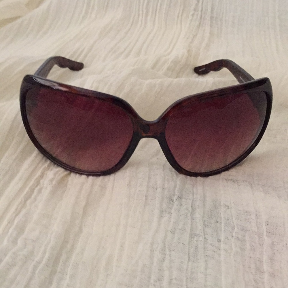 Oscar De La Renta sunglasses